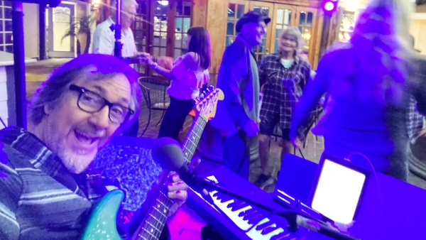 Mike Hamilton at Knolls Restaurant on May 6 at 5:00 PM